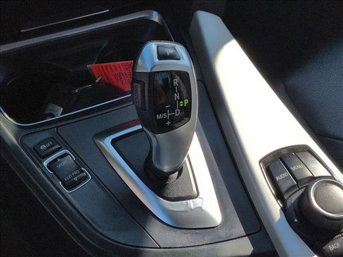 Used 2015 BMW 320i Sedan image 16