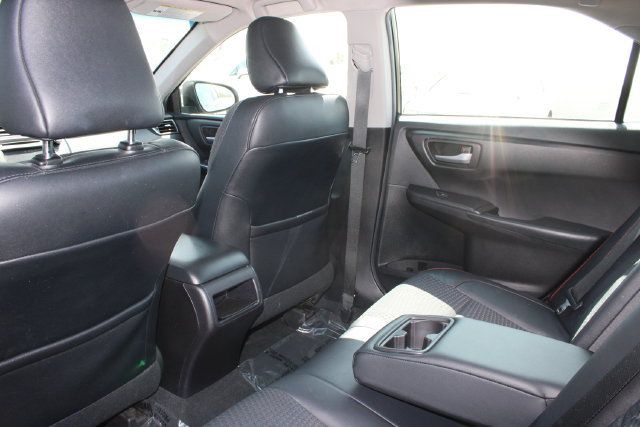 Used 2015 Toyota Camry SE FWD image 8