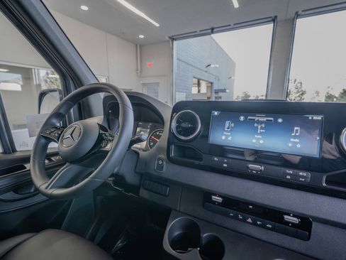 New 2025 Mercedes-Benz Sprinter 2500 image 19