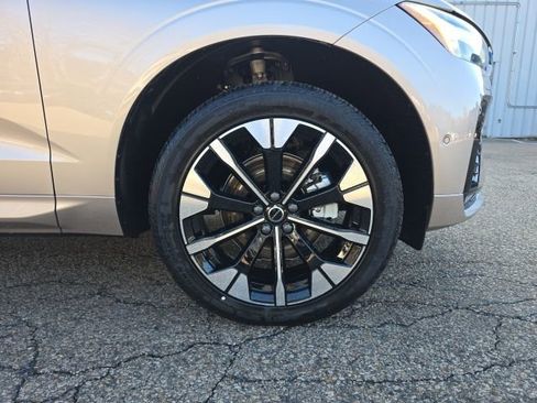 New 2026 Volvo XC60 B5 Plus w/ Climate Package image 9
