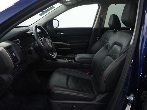 Used 2022 Nissan Pathfinder Platinum w/ Cargo Package image 15