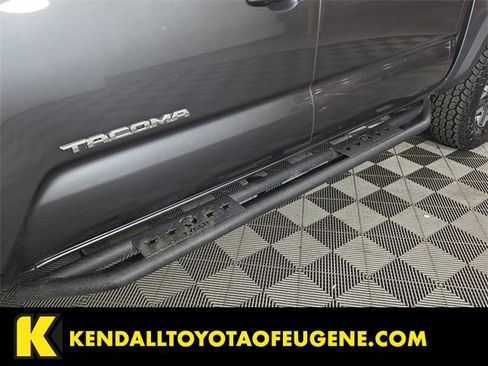 Used 2021 Toyota Tacoma TRD Off-Road image 9