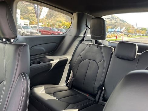 New 2026 Chrysler Pacifica Select image 18