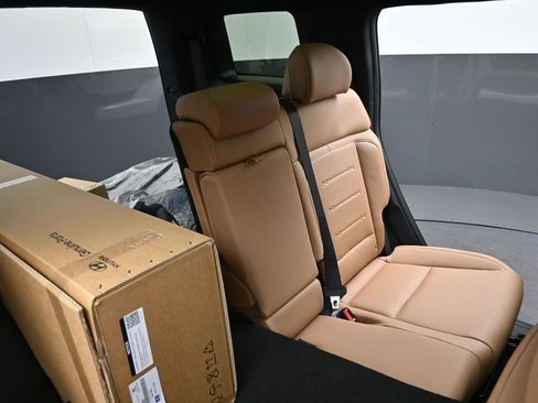 New 2026 Hyundai Santa Fe Limited AWD/4WD image 17