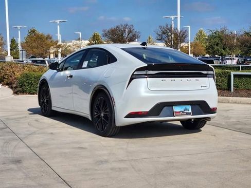 New 2026 Toyota Prius Plug-In Hybrid FWD image 3