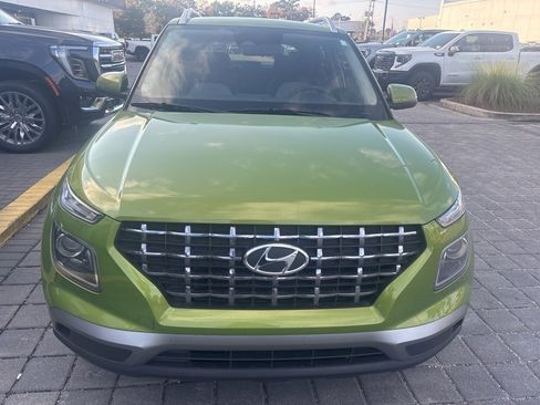 Used 2023 Hyundai Venue SEL image 9