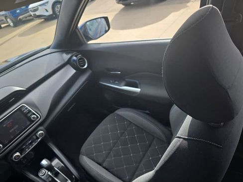 Used 2020 Nissan Kicks SV image 12