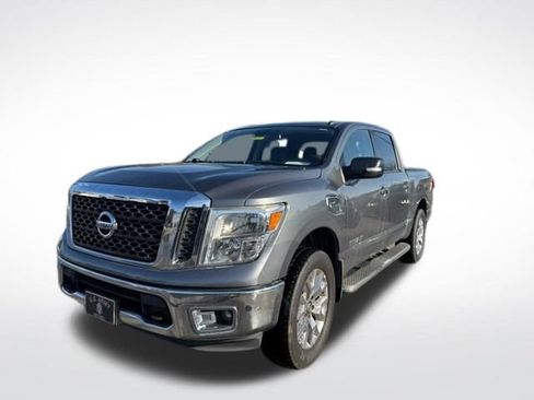 Used 2017 Nissan Titan SV image 1