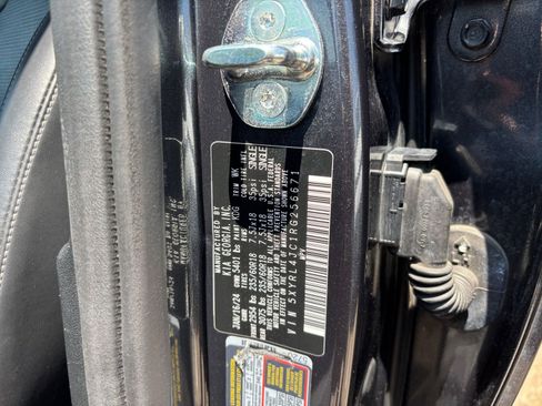 Used 2024 Kia Sorento S FWD image 32