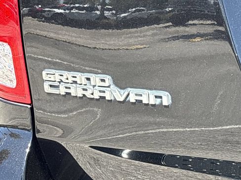 Used 2019 Dodge Grand Caravan SE w/ UConnect Hands-Free Group FWD image 9