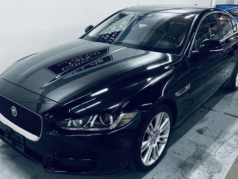 Used 2019 Jaguar XE Prestige RWD image 3