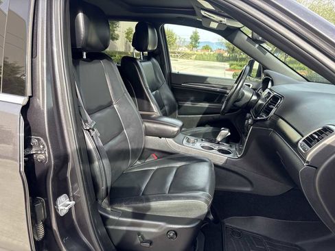 Used 2019 Jeep Grand Cherokee Limited w/ Trailer Tow Group IV image 18
