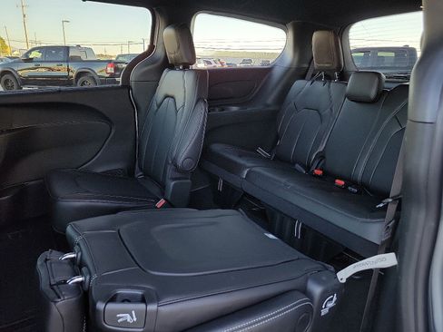 New 2026 Chrysler Voyager LX image 8