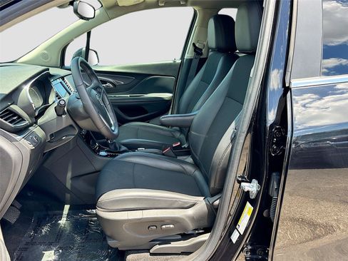 Used 2021 Buick Encore Preferred AWD/4WD image 19