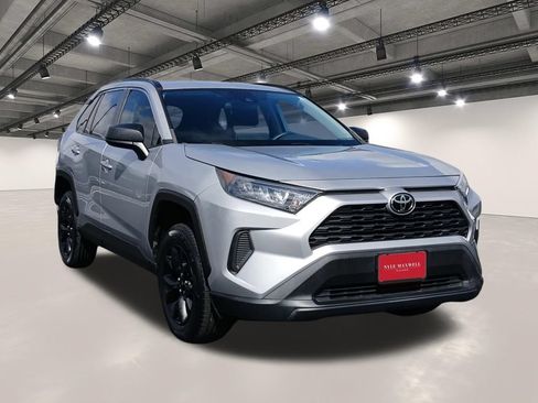 Used 2021 Toyota RAV4 LE FWD image 2
