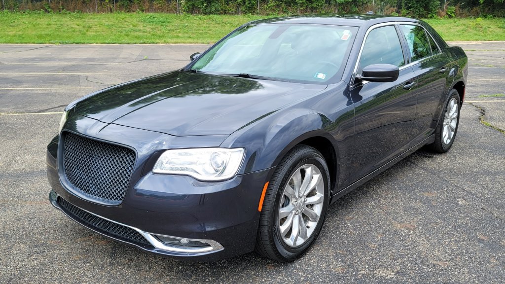 Used 2016 Chrysler 300 Limited w/ Driver Convenience Group AWD/4WD image 3
