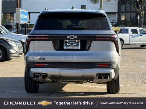 Certified 2025 Chevrolet Traverse LT w/ Driver Confidence Package image 8