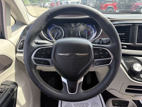Used 2023 Chrysler Voyager LX FWD image 25