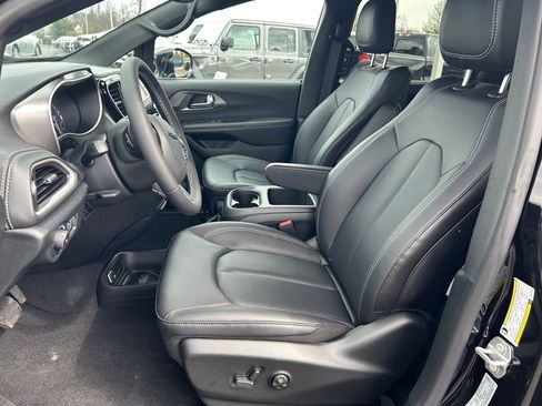 New 2026 Chrysler Pacifica Select image 22