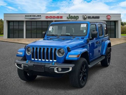 Used 2023 Jeep Wrangler Unlimited Sahara w/ Cold Weather Group AWD/4WD image 7