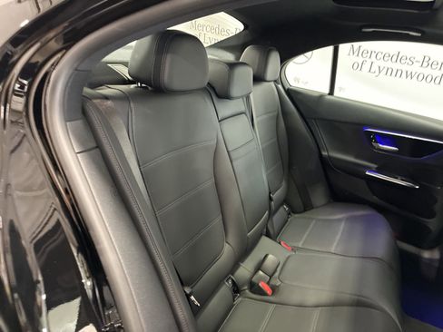 Used 2025 Mercedes-Benz C 300 4MATIC Sedan image 24