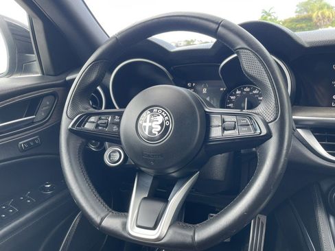 Used 2022 Alfa Romeo Stelvio Ti AWD/4WD image 18