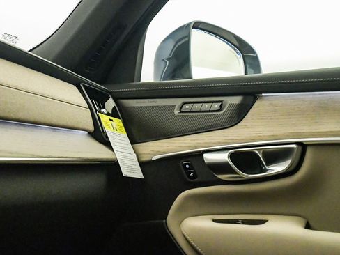 New 2026 Volvo XC90 T8 Ultra w/ Protection Package Premier AWD/4WD image 25