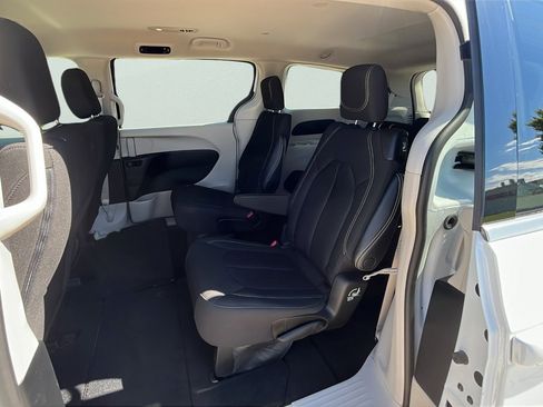 Used 2023 Chrysler Voyager LX FWD image 16