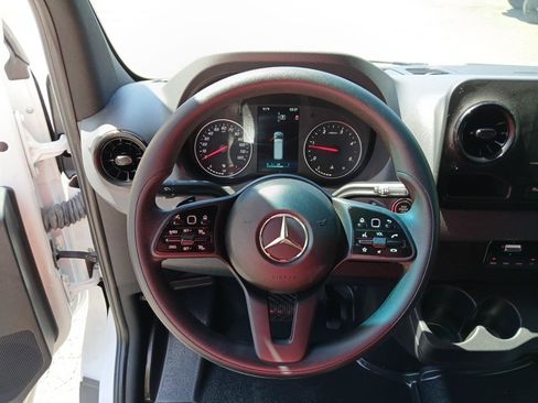 Used 2024 Mercedes-Benz Sprinter 2500 image 21
