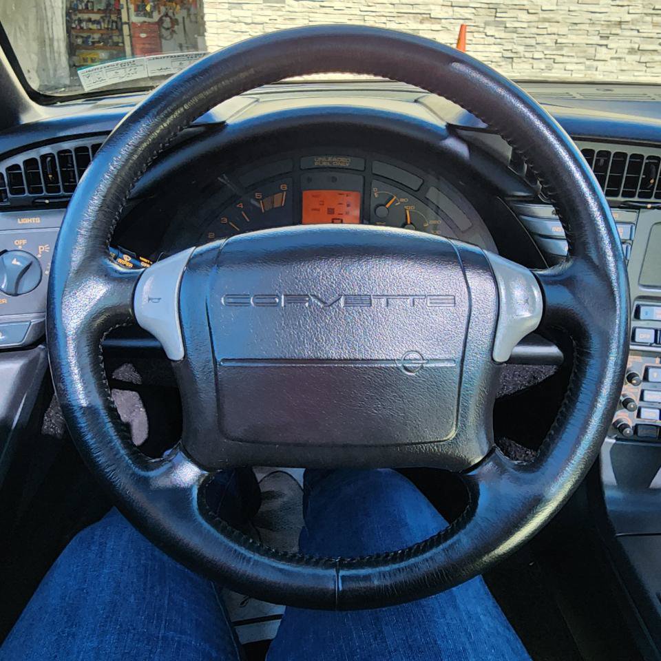 Used 1990 Chevrolet Corvette Coupe RWD image 7