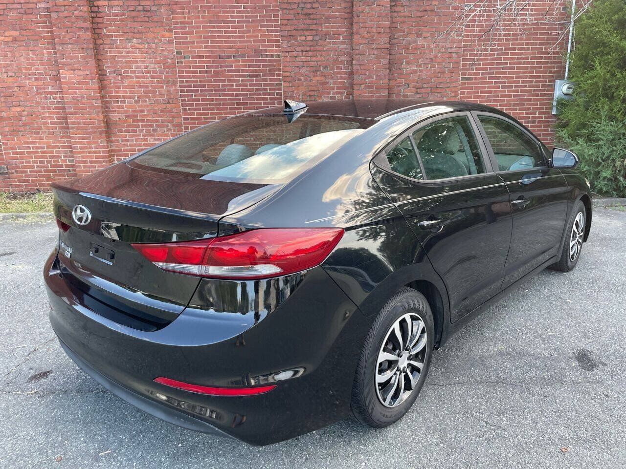 Used 2017 Hyundai Elantra SE FWD image 3