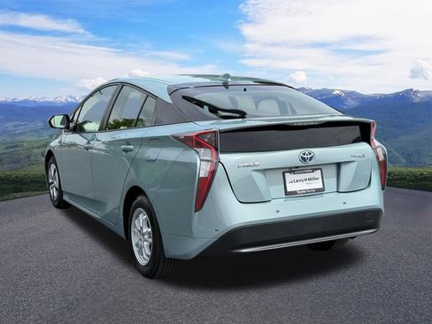 Used 2017 Toyota Prius Three FWD image 3