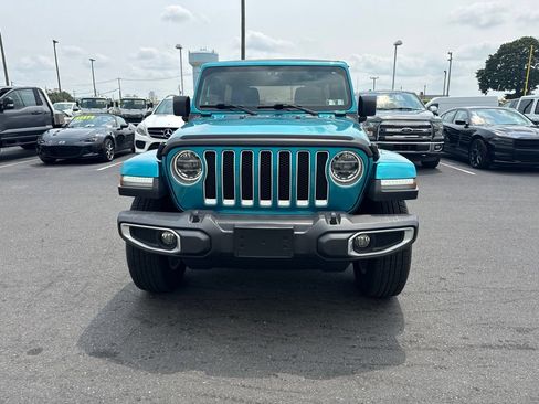 Used 2019 Jeep Wrangler Unlimited Sahara w/ LED Lighting Group AWD/4WD image 7