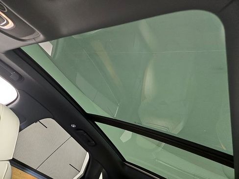Used 2023 Bentley Bentayga Plug-In Hybrid AWD/4WD image 15