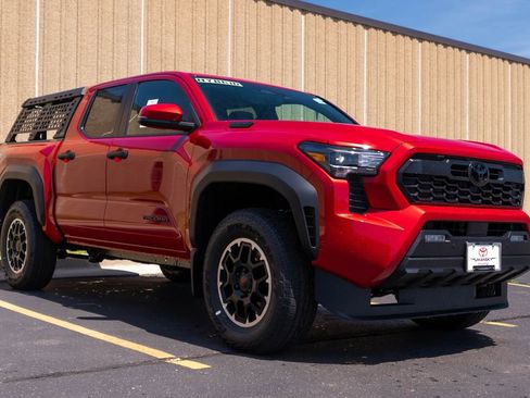 New 2026 Toyota Tacoma TRD Off-Road w/ TRD Off Road Upgrade Package AWD/4WD image 2