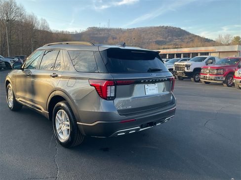 New 2026 Ford Explorer Active w/ Active Comfort Package image 7