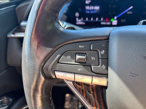 Used 2023 Cadillac Escalade Premium Luxury AWD/4WD image 22