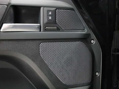 Used 2023 Land Rover Defender 90 X-Dynamic SE AWD/4WD image 17