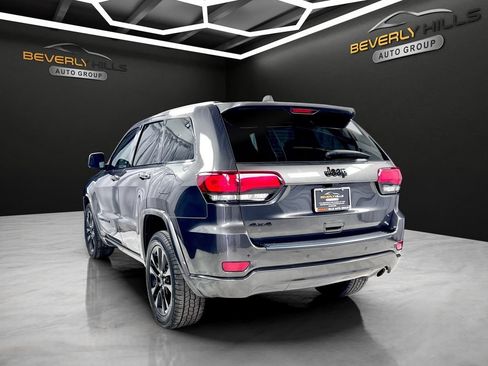 Used 2018 Jeep Grand Cherokee Altitude AWD/4WD image 3