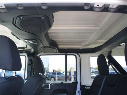 Used 2018 Jeep Wrangler Unlimited Rubicon AWD/4WD image 38