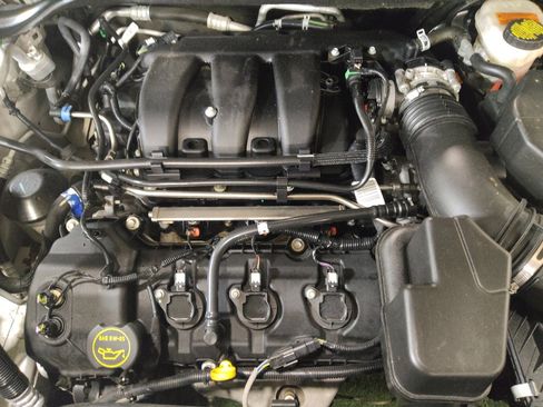 Used 2019 Ford Explorer XLT FWD image 30