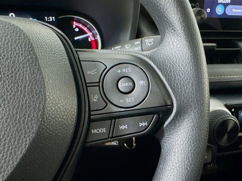 Used 2025 Toyota RAV4 LE AWD/4WD image 9
