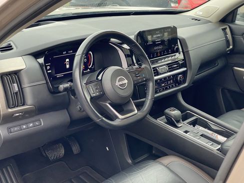 Used 2023 Nissan Pathfinder Platinum w/ Lighting Package (N92) image 11