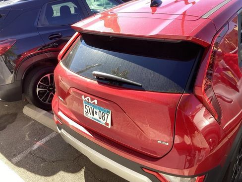 Used 2025 Kia Niro LX FWD image 6