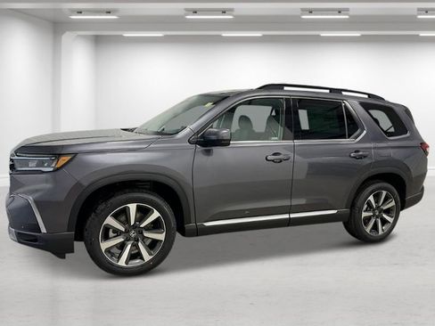 New 2025 Honda Pilot Touring image 2