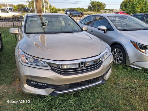 Used 2017 Honda Accord EX-L image 2