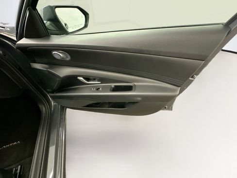 Used 2023 Hyundai Elantra SE w/ Cargo Package FWD image 32
