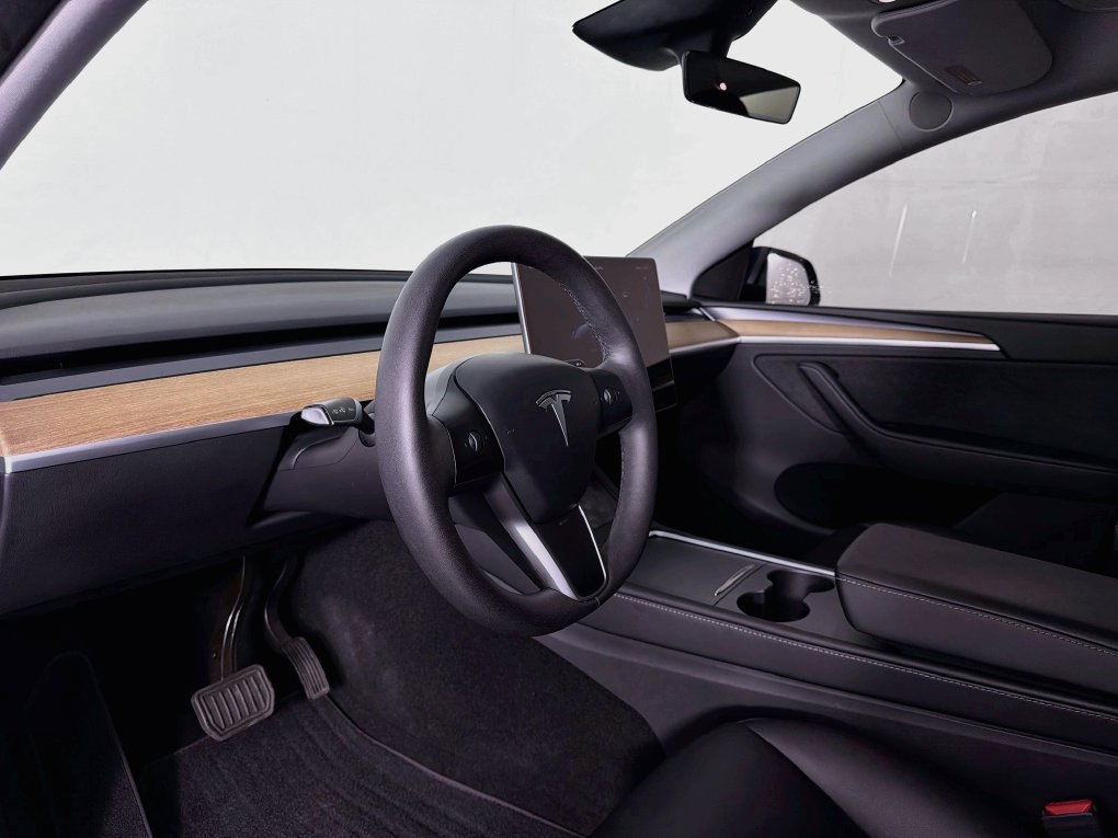 Used 2024 Tesla Model Y Long Range AWD/4WD image 14