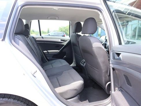 Used 2017 Volkswagen Golf S image 18