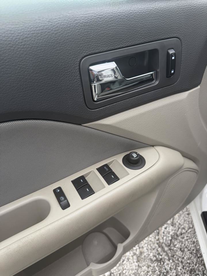 Used 2012 Ford Fusion SE FWD image 17
